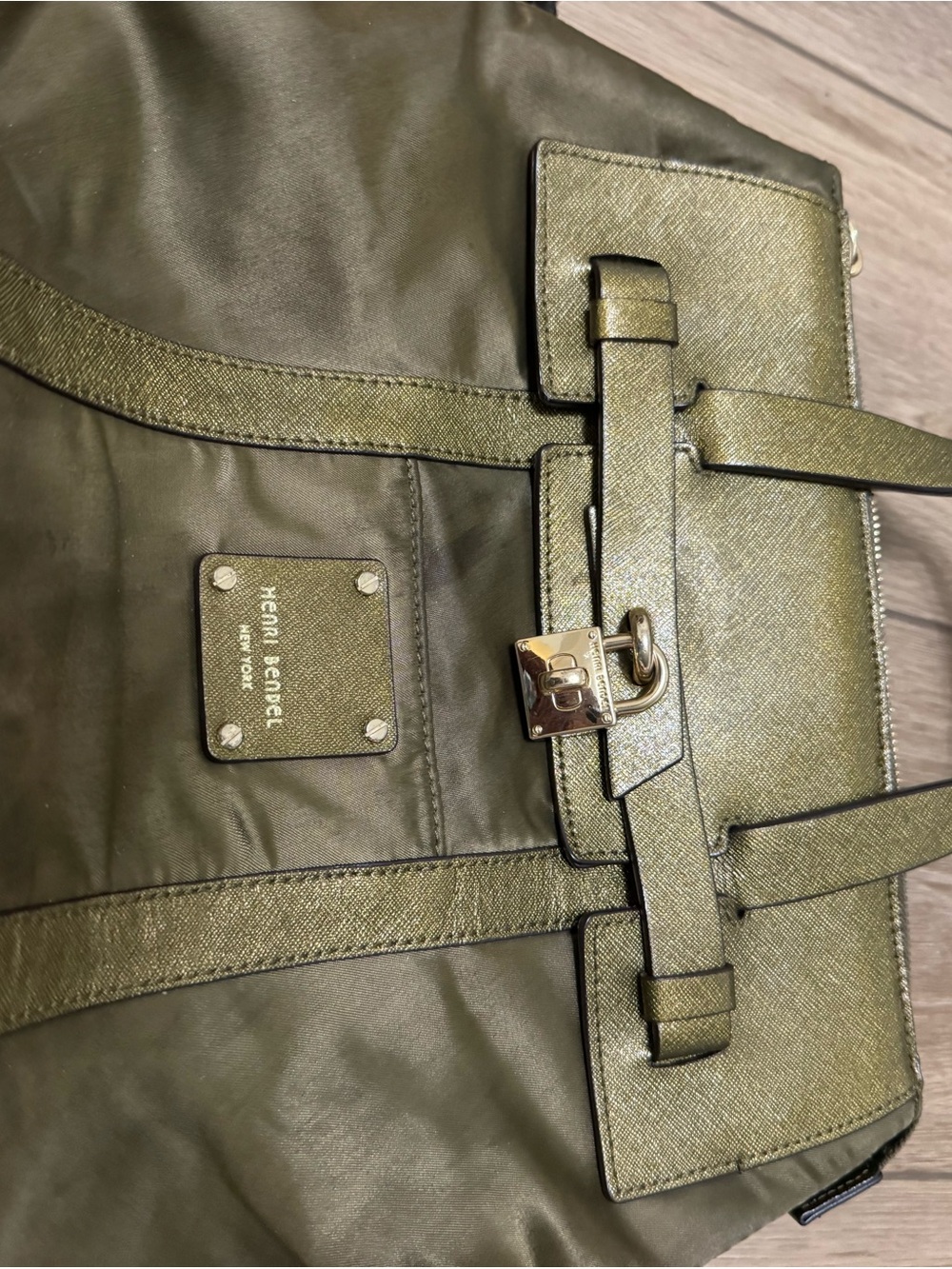 henri bendel olive green leather tote with gold lock